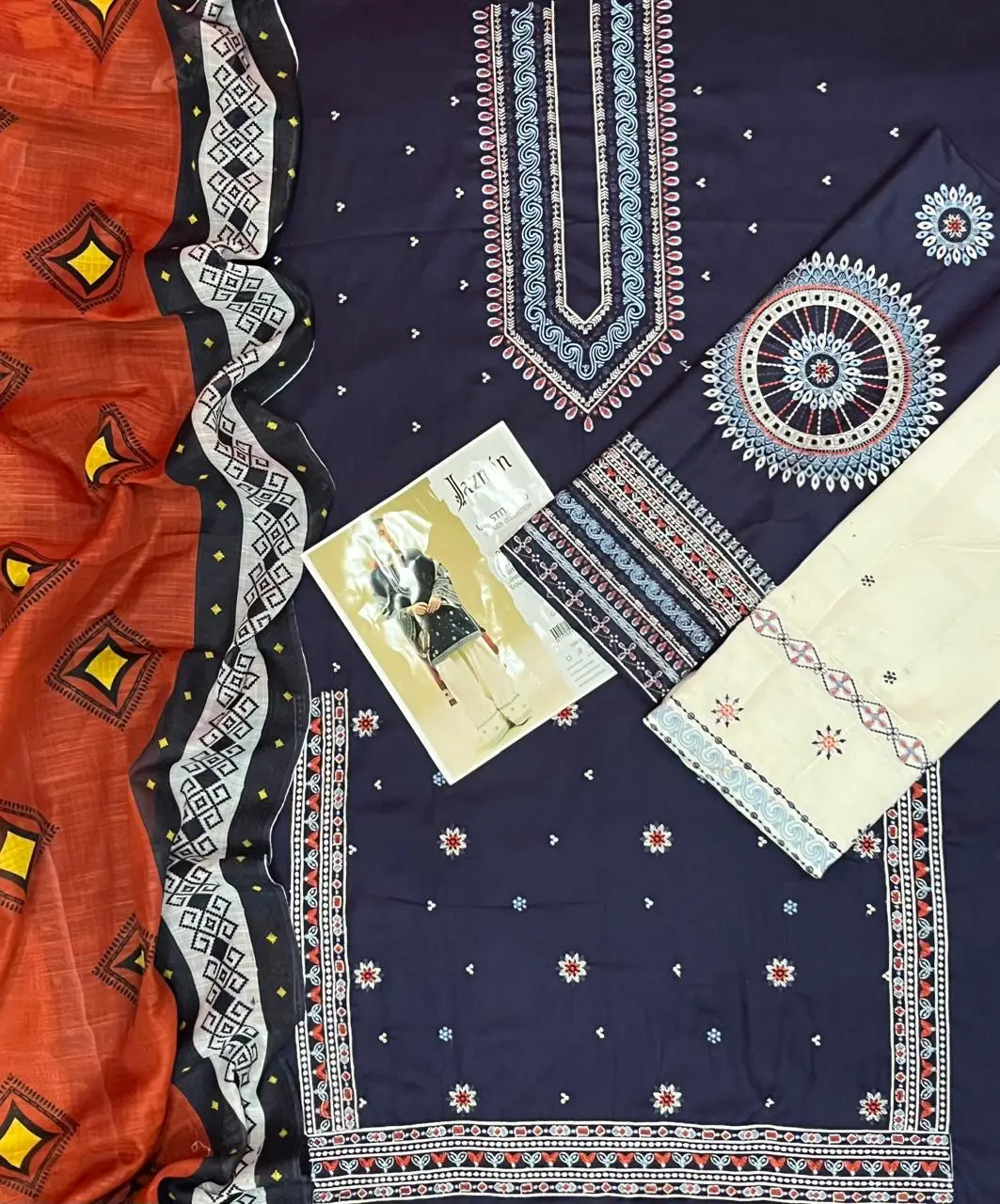 3 Pcs Women's Unstitched Embroidered Suit - Image 2